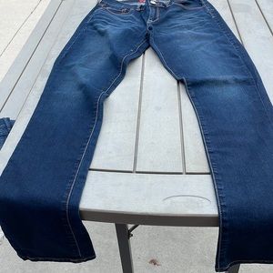 Lucky Brand women’s 8/29 long jeans, small snag on leg, see photo, as is